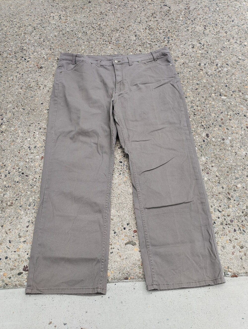 Classic Men's Khaki Chinos